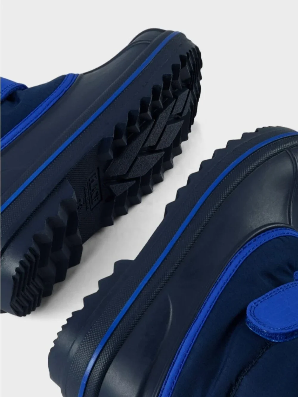 NWT The Children's Place Navy and Royal Blue Kids Snow Boots